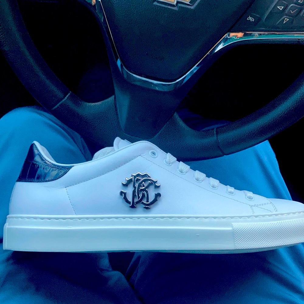 White Roberto cavalli monogram leather sneakers. Size 11 US
